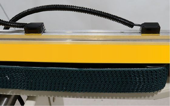 安全なパッケージングソリューション サイドベルトケースシラーと電気駆動ストラッピングマシン