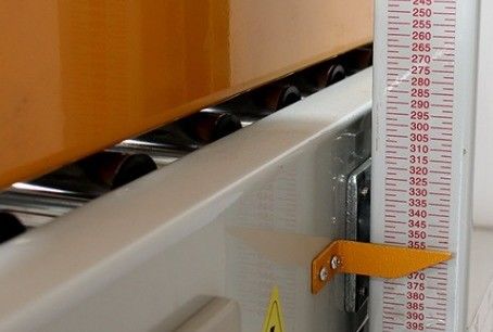 CE証明書と水活性テープを付した紙箱シール