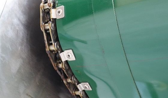 優れたパフォーマンス連続コンベヤーベルト ローリング真空パッキングマシン 500 KG