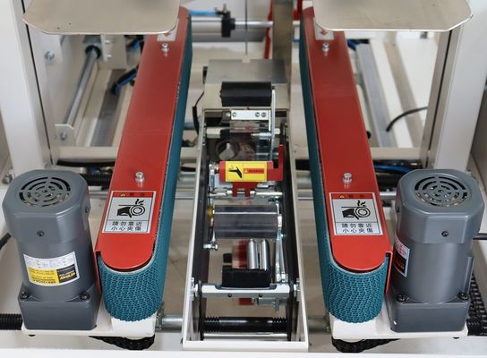 安定した動作と包装プロセスのための電気駆動の紙箱エレクターマシン