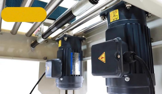 400W 自動フラップ 折りたたみケース カートンボックス 閉じる 密封 テープ 密封 食品産業用 密封機