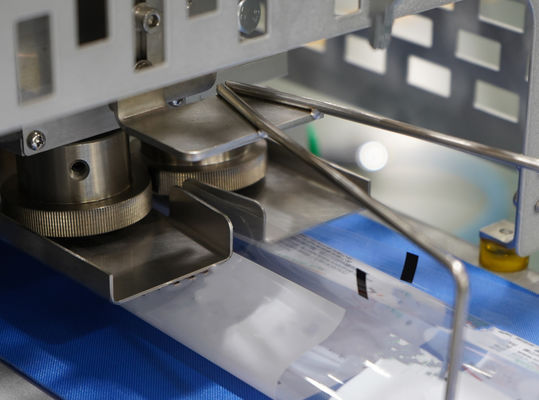 レストラン用の高度自動一次性タバコホルダー枕包装機械