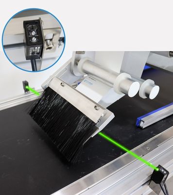 82 KG カートンボックスケースの密封とラベル付けのための自動垂直ラベル付け機械