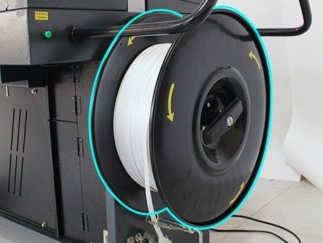 ストラップ 0.6mm 厚さの自動ストラッピングバンドリングのためのPP/PETストラッパーマシンを適用