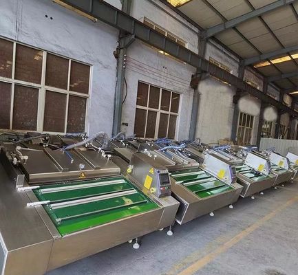 食品の連続真空保存のためのプラスチック材料包装密封機