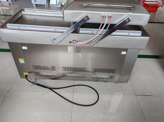 材料で作られた食品のための二室真空袋包装密封密封機